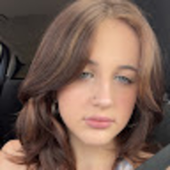 Meet your Posher, Gabriella - Picture 1 of 1